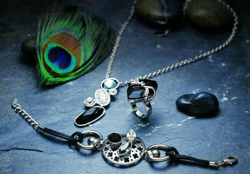 飾物如人 從珠寶首飾到橡膠制品中窺見(jiàn)的性格密碼